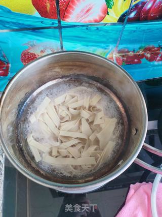 白菜烧豆皮的做法步骤:4
