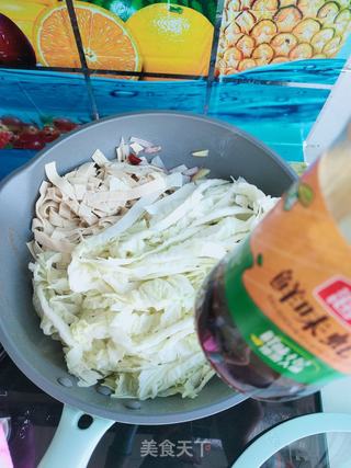 白菜烧豆皮的做法步骤:7
