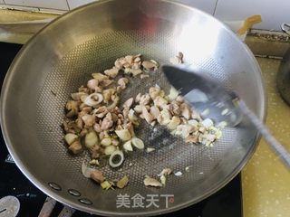 鸡肉烩刀削面的做法步骤：2