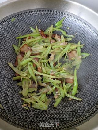 腊肉炒芸豆丝的做法步骤:12