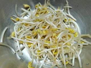 黄豆芽金针菇茼蒿菜的做法步骤:2