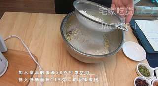 记第一次尝试糖霜饼干,手残了些造型一般,但亲手做的成就感爆棚。的做法步骤:4