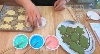 记第一次尝试糖霜饼干,手残了些造型一般,但亲手做的成就感爆棚。的做法步骤:13