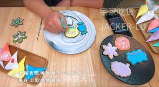 记第一次尝试糖霜饼干,手残了些造型一般,但亲手做的成就感爆棚。的做法步骤:18