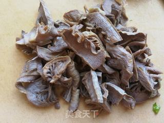 芹菜笋干炖排骨的做法步骤:2