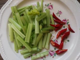 芹菜笋干炖排骨的做法步骤:4