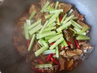 芹菜笋干炖排骨的做法步骤:12