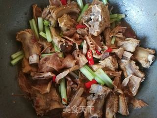 芹菜笋干炖排骨的做法步骤:13