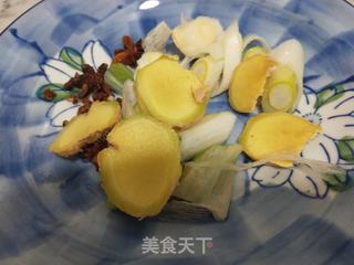 炖鸡腿鸡爪的做法步骤：2