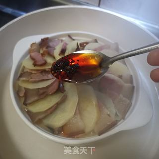 土豆蒸腊肉的做法步骤：4