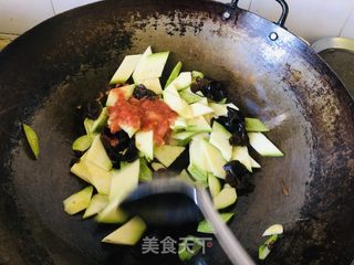 西葫芦木耳炒鸡蛋的做法步骤：5
