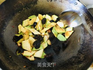 西葫芦木耳炒鸡蛋的做法步骤：7