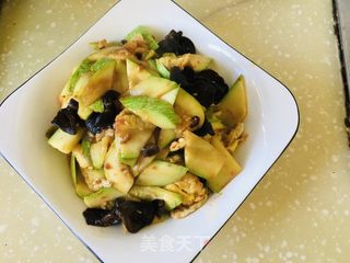 西葫芦木耳炒鸡蛋的做法步骤：9