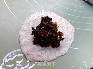 香辣豆豉黑蘑菇牛肉黑全麦馅饼的做法步骤:7