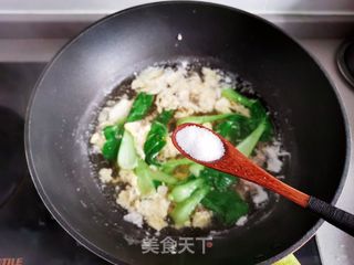 汤鲜味美的青菜鸡蛋猪肉汤的做法步骤:5