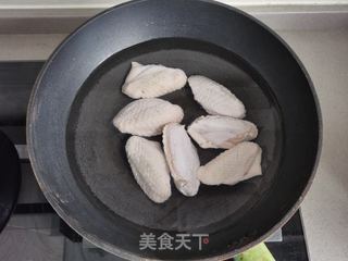 酱香浓郁的红烧鸡翅的做法步骤:3