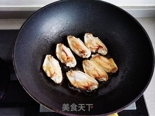 酱香浓郁的红烧鸡翅的做法步骤:4