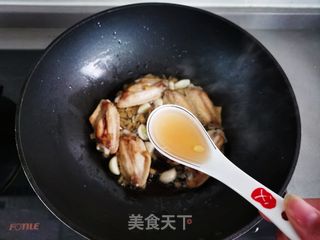 酱香浓郁的红烧鸡翅的做法步骤:6