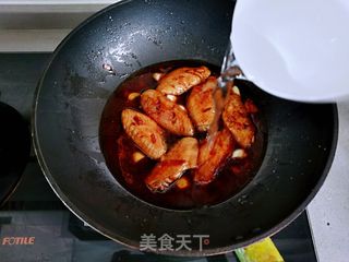 酱香浓郁的红烧鸡翅的做法步骤:8