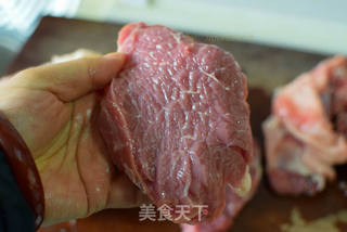 牛肉汉堡的做法步骤：1