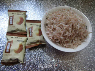 香酥腰果炒虾皮的做法步骤：1