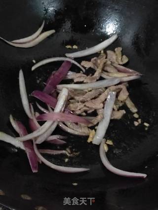 辣白菜肉丝年糕汤的做法步骤:5