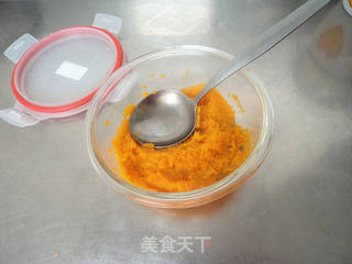 南瓜胡萝卜猪肉水饺的做法步骤:2