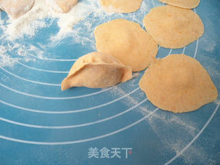 南瓜胡萝卜猪肉水饺的做法步骤:11