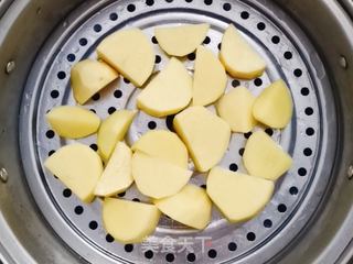 土豆油焖鸡的做法步骤:4