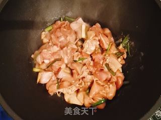 土豆油焖鸡的做法步骤:7