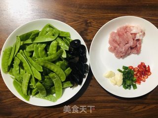 小炒荷兰豆的做法步骤：1