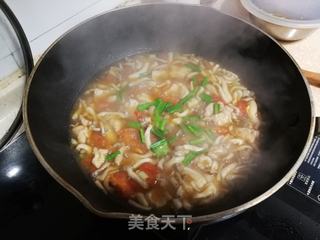 秀珍菇番茄肉片汤的做法步骤：5