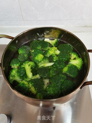 蒜香西兰花的做法步骤:5