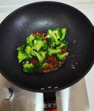 蒜香西兰花的做法步骤:10