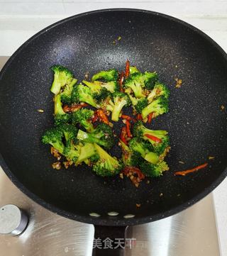 蒜香西兰花的做法步骤:11