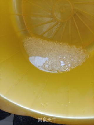 “一碗热粥”薏米鹌鹑粥的做法步骤:2