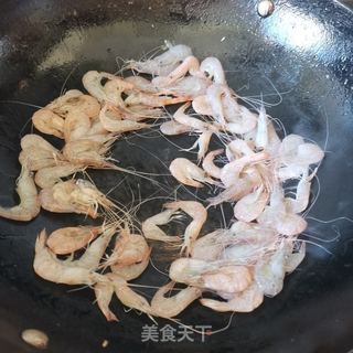 芹菜爆河虾的做法步骤：3