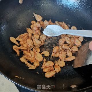 芹菜爆河虾的做法步骤：5