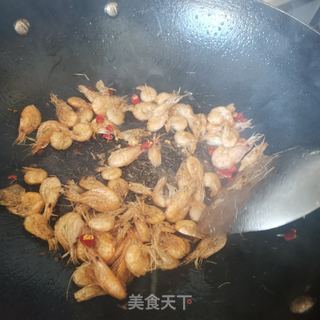 芹菜爆河虾的做法步骤：6