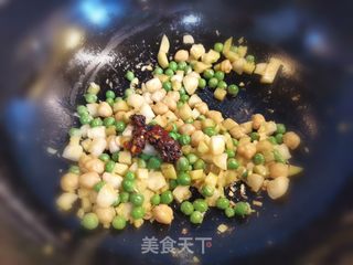 火麻鹰嘴豆菠萝炒饭的做法步骤：5