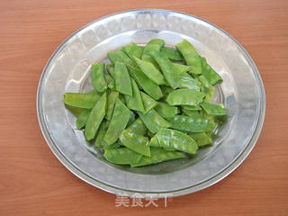 腊肠炒荷兰豆的做法步骤:4