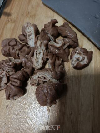 皱皮椒炒大肠的做法步骤:3