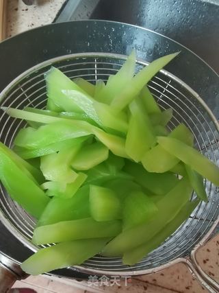 莴笋炒肉片的做法步骤:8