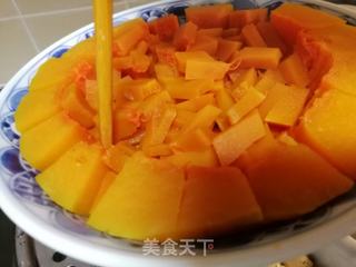 新年菜谱(五)年夜饭必吃的甜品&红枣百合蒸南瓜的做法步骤:4