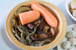 丸子炖干菜的做法步骤:2