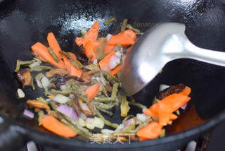 丸子炖干菜的做法步骤:5