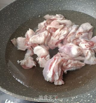 萝卜干烧羊肉的做法步骤:2