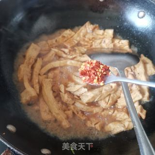 芹菜炒兰花干的做法步骤：5