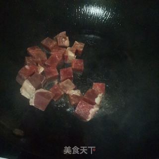 西兰花炒黑椒牛肉粒的做法步骤：11