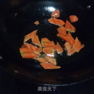 西兰花炒黑椒牛肉粒的做法步骤：7